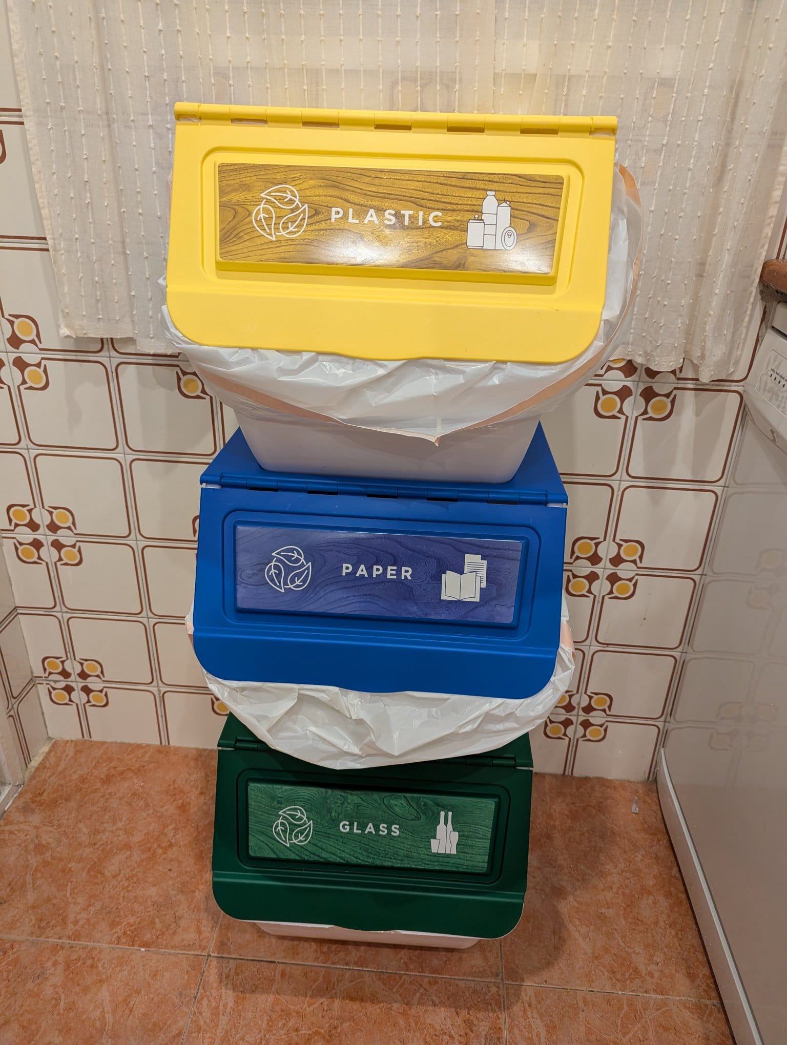 Contenedores de reciclaje apilables con ruedas