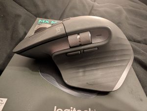 Vista lateral del ratón MX Master 3S de Logitech